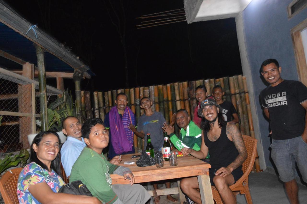 Labuan Bajo Mahoni Guesthouse Exteriör bild