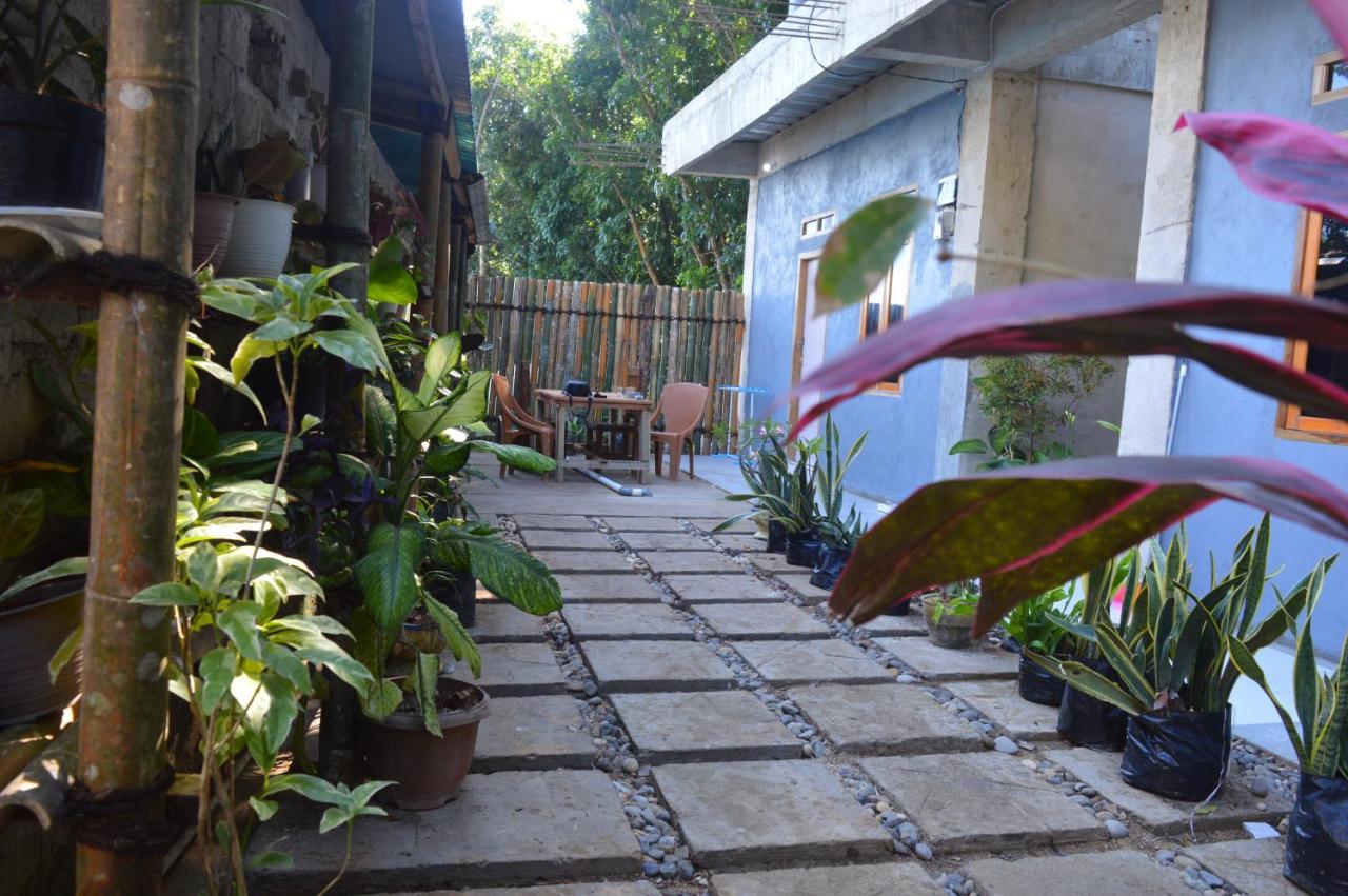 Labuan Bajo Mahoni Guesthouse Exteriör bild