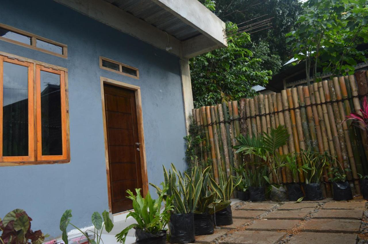 Labuan Bajo Mahoni Guesthouse Exteriör bild