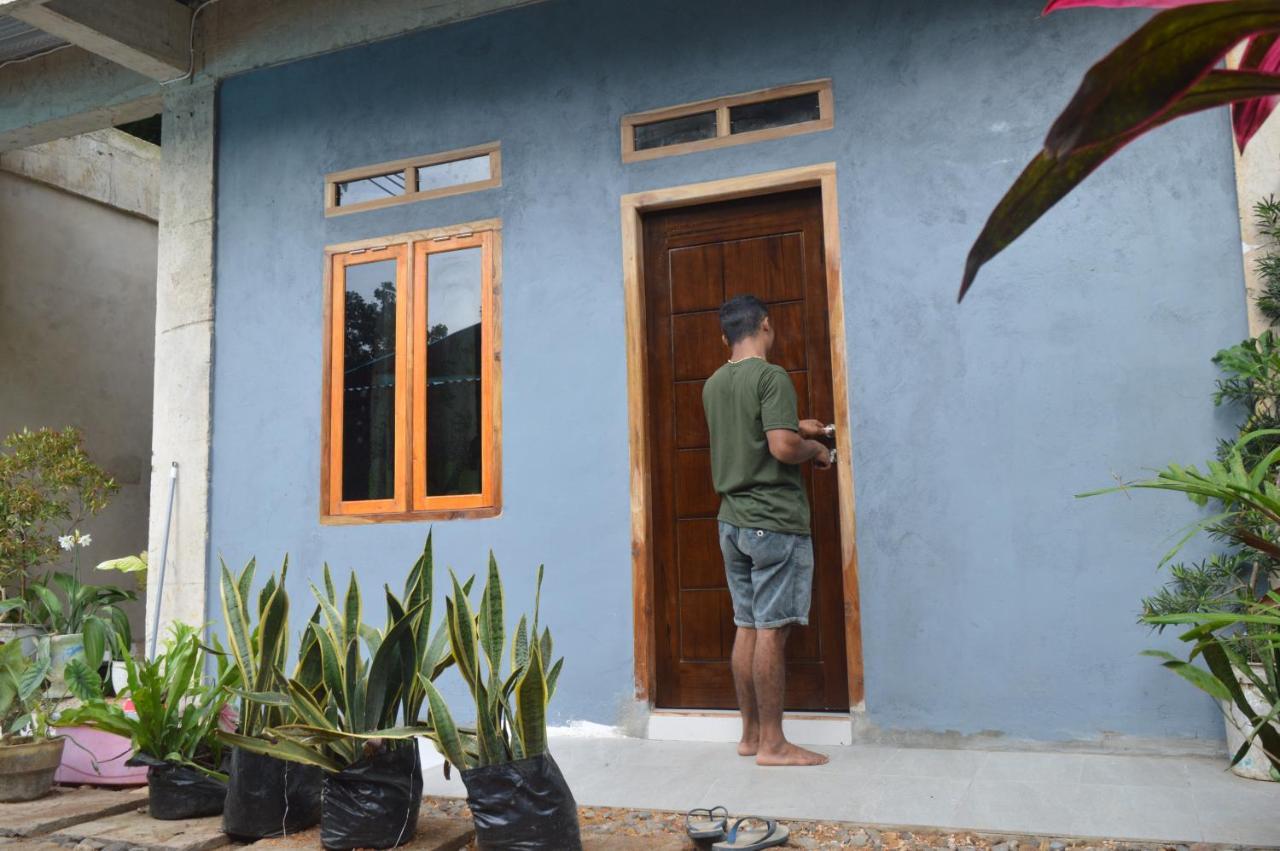 Labuan Bajo Mahoni Guesthouse Exteriör bild