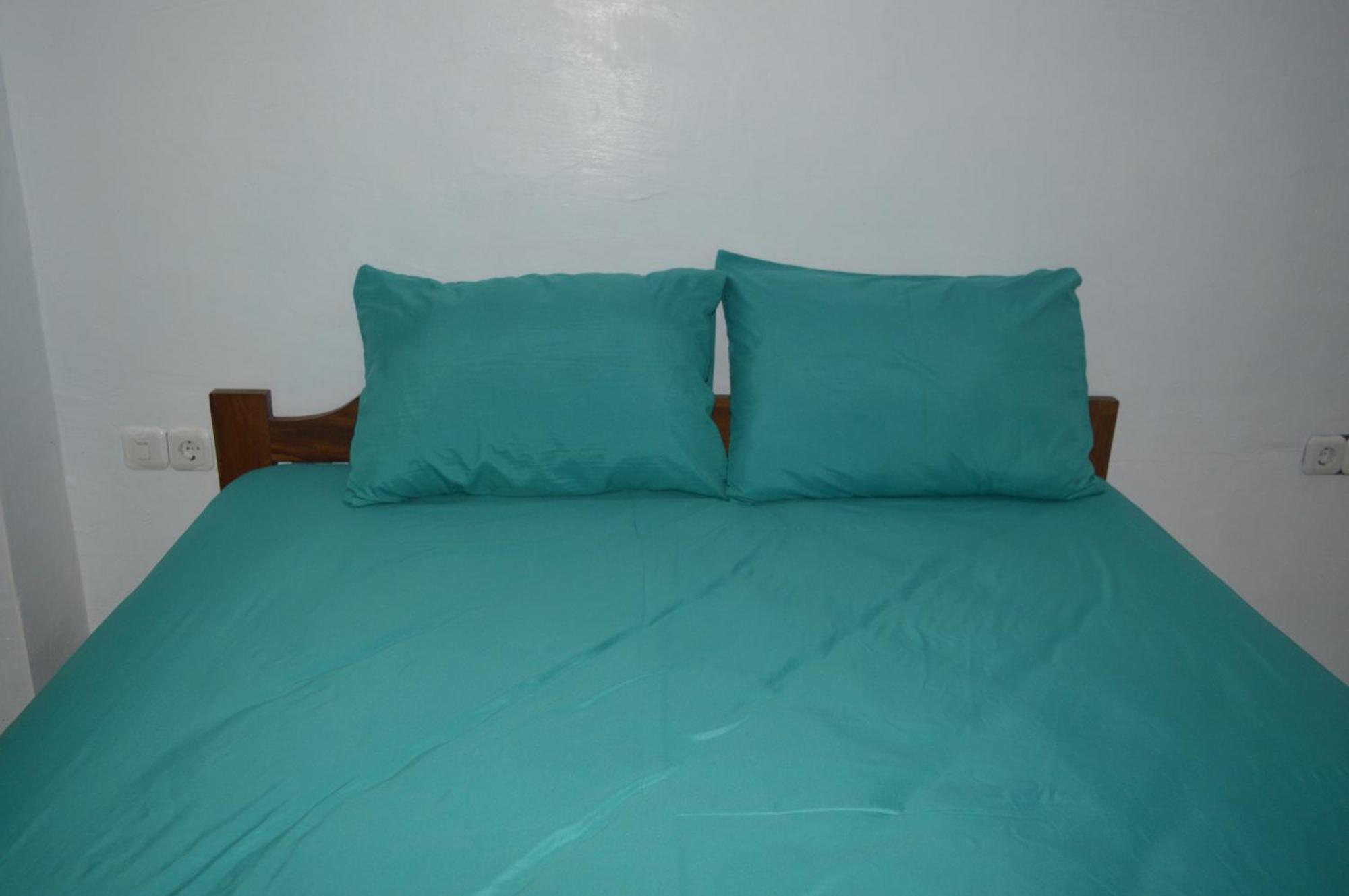 Labuan Bajo Mahoni Guesthouse Exteriör bild